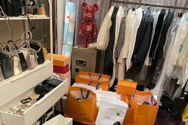 阿里回收一线品牌衣服.jpg